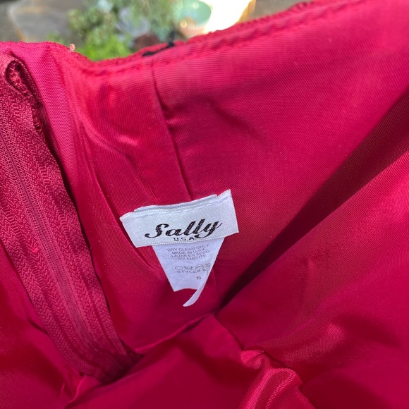 Sparkly Strapless Dress - Picture 5 of 5